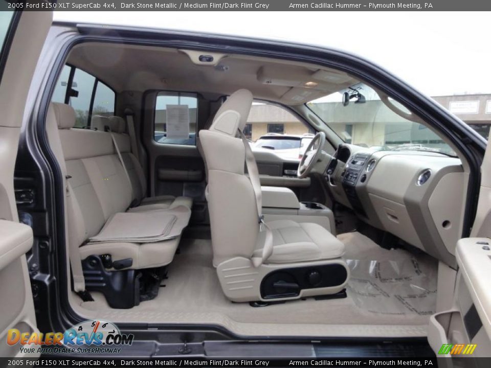 Medium Flint/Dark Flint Grey Interior - 2005 Ford F150 XLT SuperCab 4x4 Photo #22