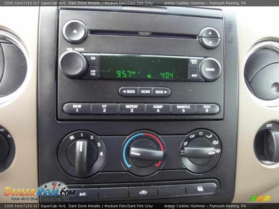 Controls of 2005 Ford F150 XLT SuperCab 4x4 Photo #34
