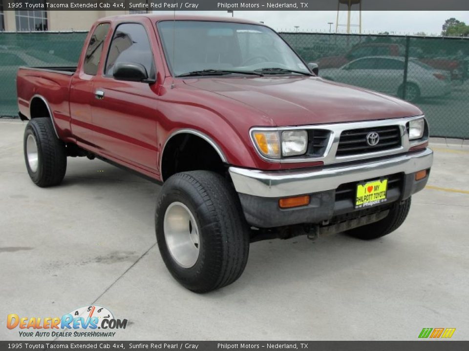 1995 Toyota Tacoma Extended Cab 4x4 Sunfire Red Pearl / Gray Photo #1