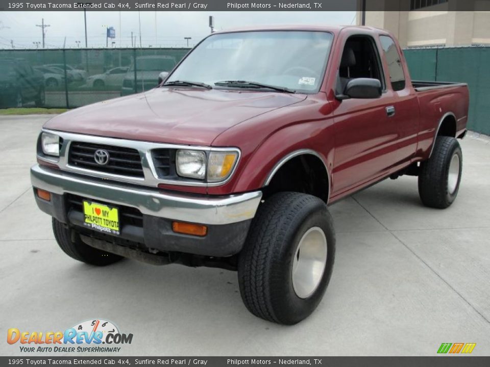 1995 Toyota Tacoma Extended Cab 4x4 Sunfire Red Pearl / Gray Photo #7