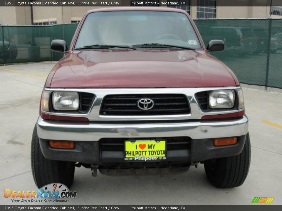 1995 Toyota Tacoma Extended Cab 4x4 Sunfire Red Pearl / Gray Photo #8