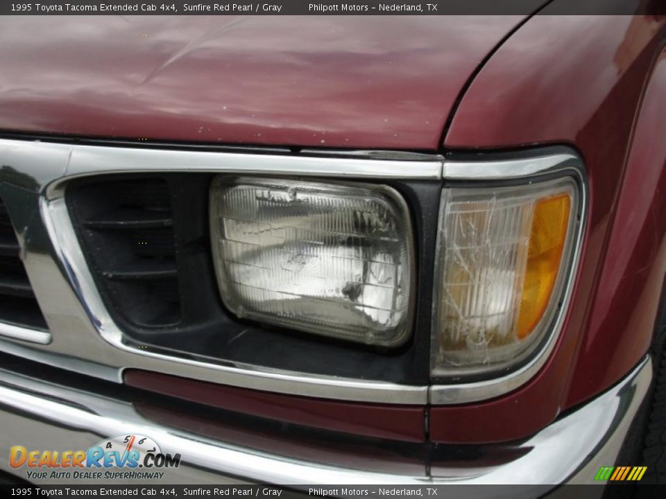 1995 Toyota Tacoma Extended Cab 4x4 Sunfire Red Pearl / Gray Photo #10