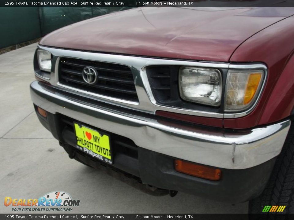 1995 Toyota Tacoma Extended Cab 4x4 Sunfire Red Pearl / Gray Photo #11