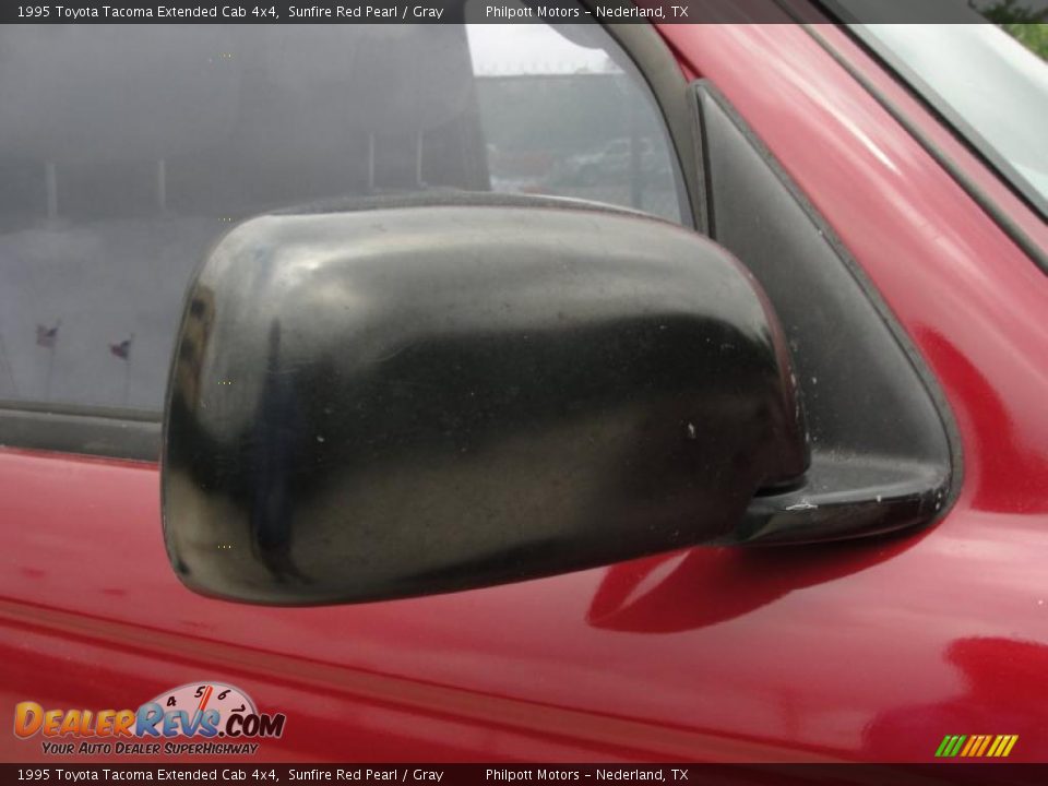 1995 Toyota Tacoma Extended Cab 4x4 Sunfire Red Pearl / Gray Photo #16