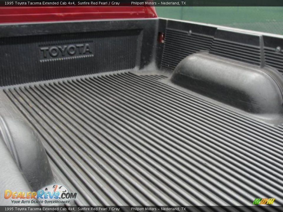 1995 Toyota Tacoma Extended Cab 4x4 Sunfire Red Pearl / Gray Photo #20