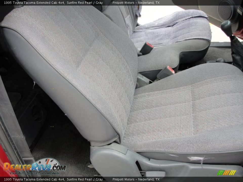 1995 Toyota Tacoma Extended Cab 4x4 Sunfire Red Pearl / Gray Photo #25