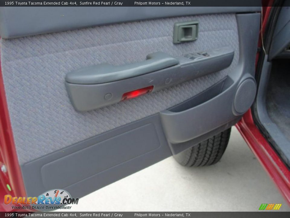 1995 Toyota Tacoma Extended Cab 4x4 Sunfire Red Pearl / Gray Photo #26