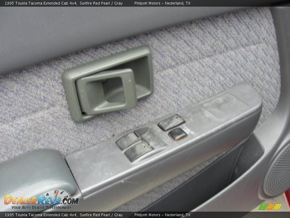 1995 Toyota Tacoma Extended Cab 4x4 Sunfire Red Pearl / Gray Photo #27