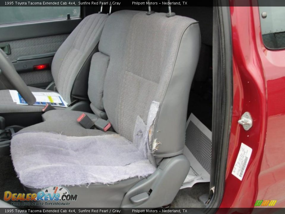 1995 Toyota Tacoma Extended Cab 4x4 Sunfire Red Pearl / Gray Photo #28