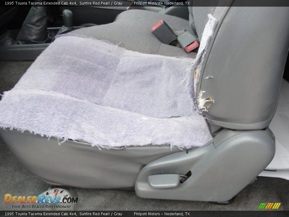 1995 Toyota Tacoma Extended Cab 4x4 Sunfire Red Pearl / Gray Photo #29