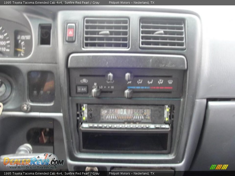 1995 Toyota Tacoma Extended Cab 4x4 Sunfire Red Pearl / Gray Photo #31