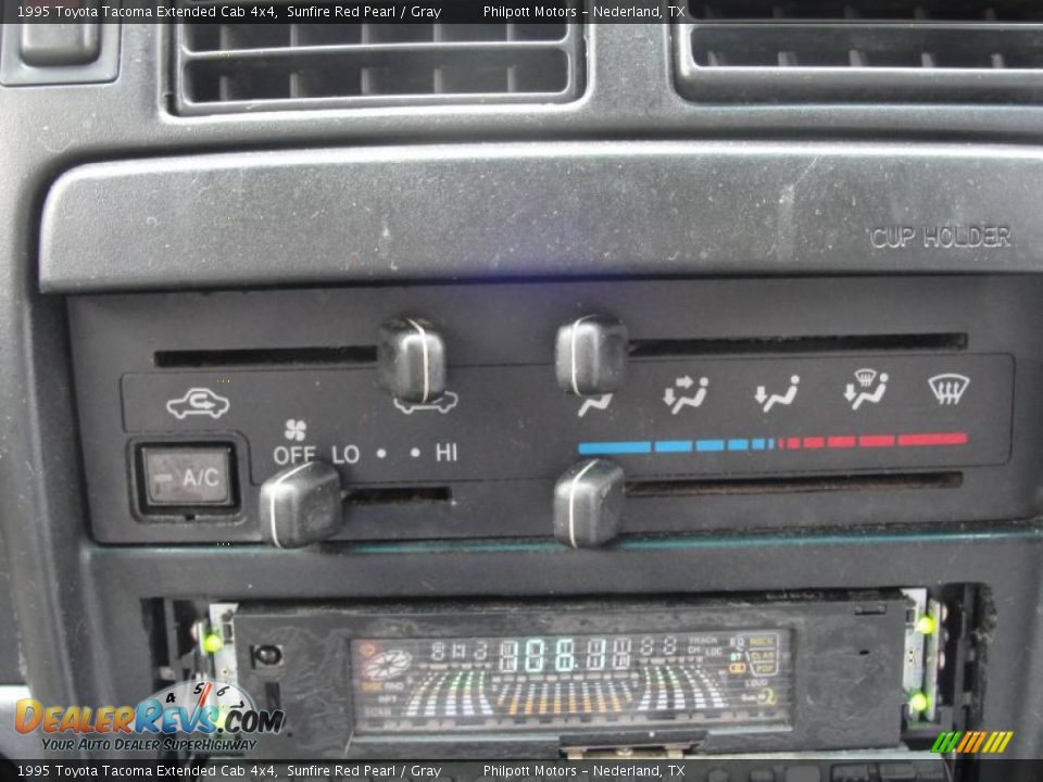 1995 Toyota Tacoma Extended Cab 4x4 Sunfire Red Pearl / Gray Photo #32