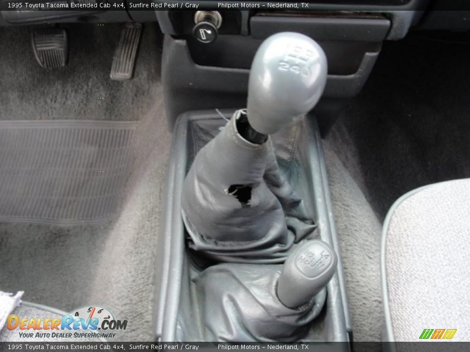 1995 Toyota Tacoma Extended Cab 4x4 Shifter Photo #34
