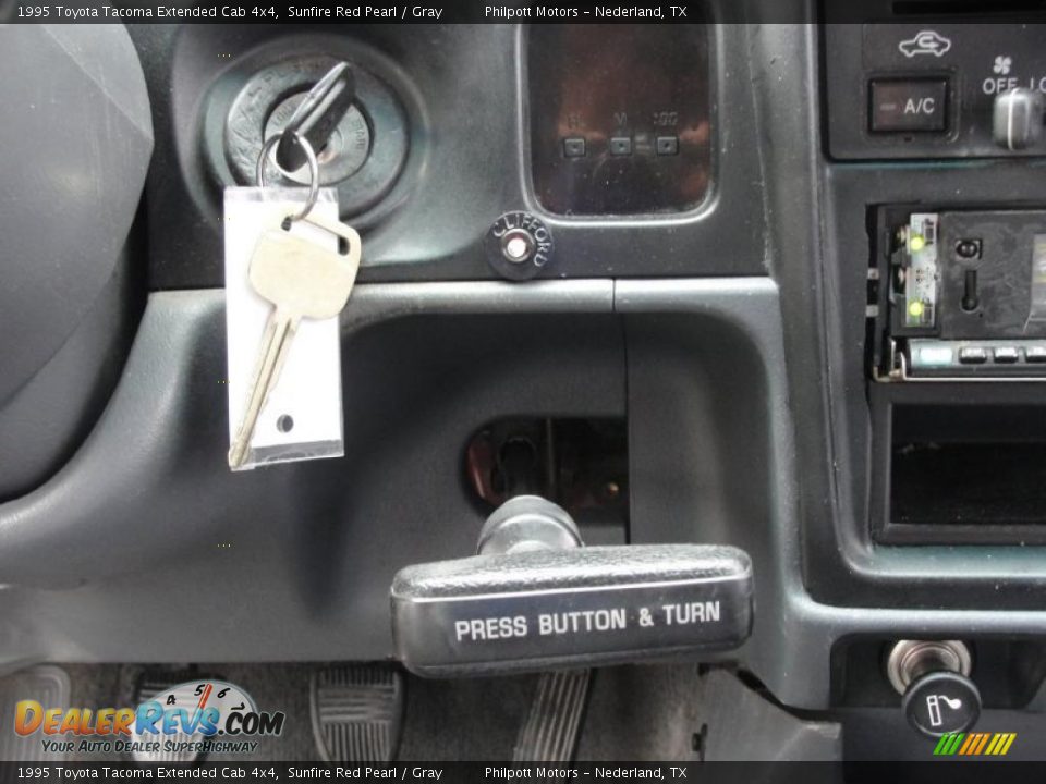 1995 Toyota Tacoma Extended Cab 4x4 Sunfire Red Pearl / Gray Photo #35