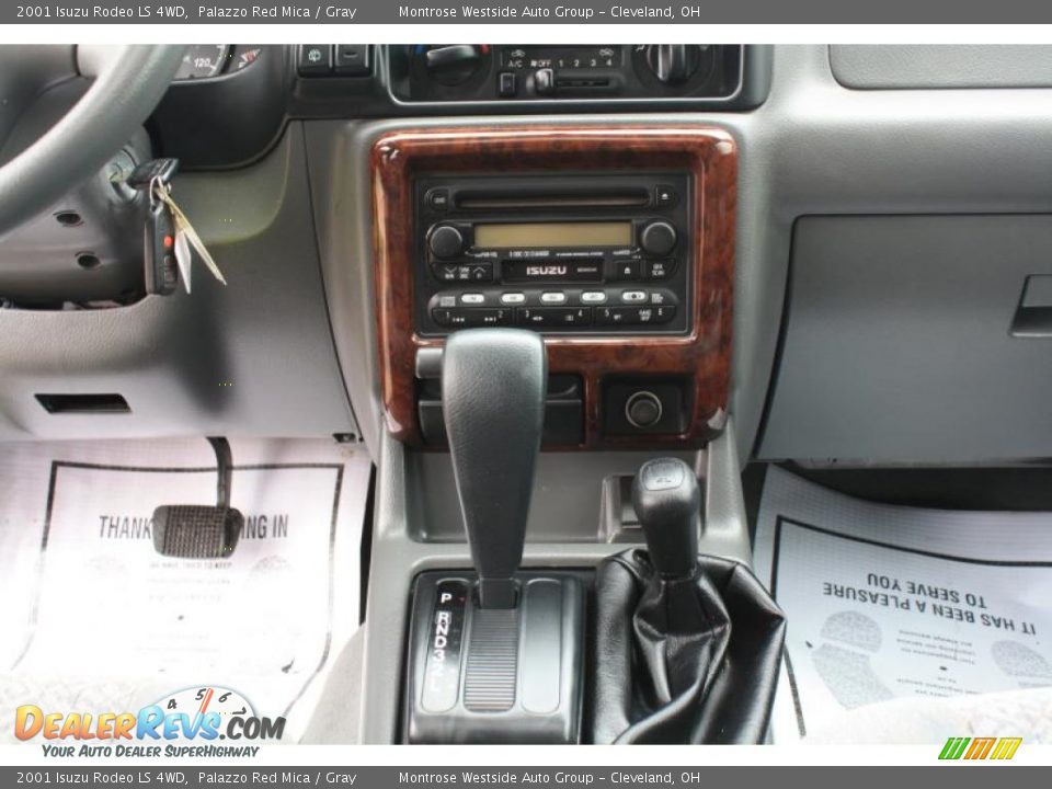 2001 Isuzu Rodeo LS 4WD Palazzo Red Mica / Gray Photo #16