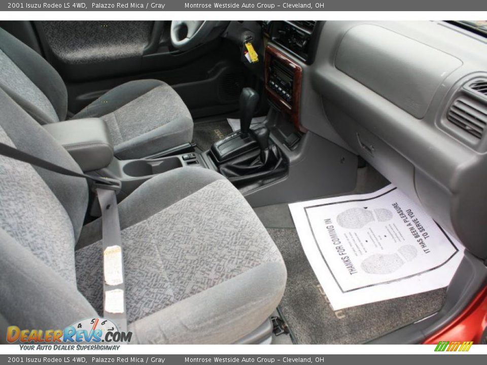 2001 Isuzu Rodeo LS 4WD Palazzo Red Mica / Gray Photo #18