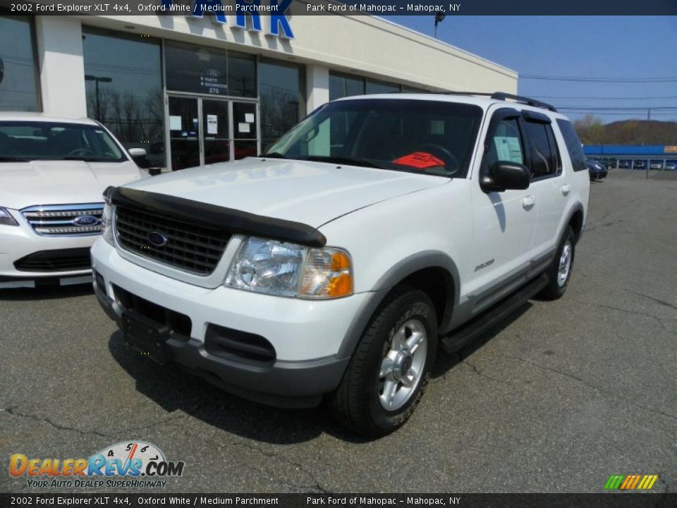 2002 Ford Explorer XLT 4x4 Oxford White / Medium Parchment Photo #2