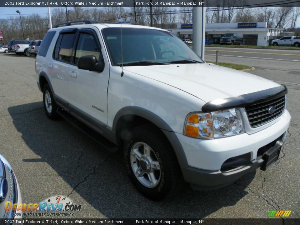 2002 Ford Explorer XLT 4x4 Oxford White / Medium Parchment Photo #10