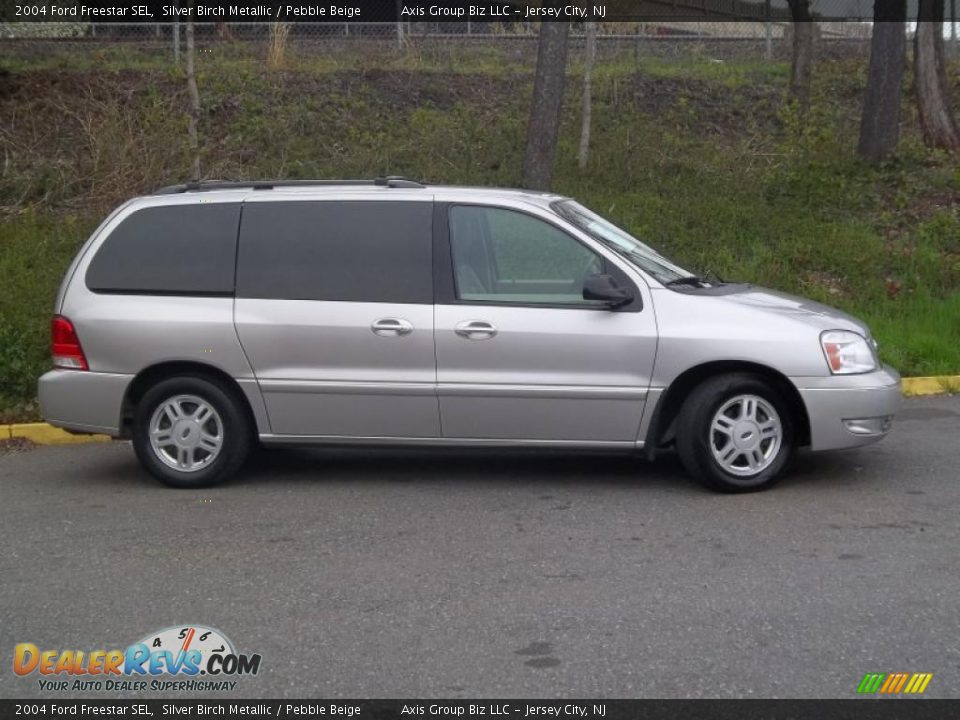 2004 Ford Freestar SEL Silver Birch Metallic / Pebble Beige Photo #31