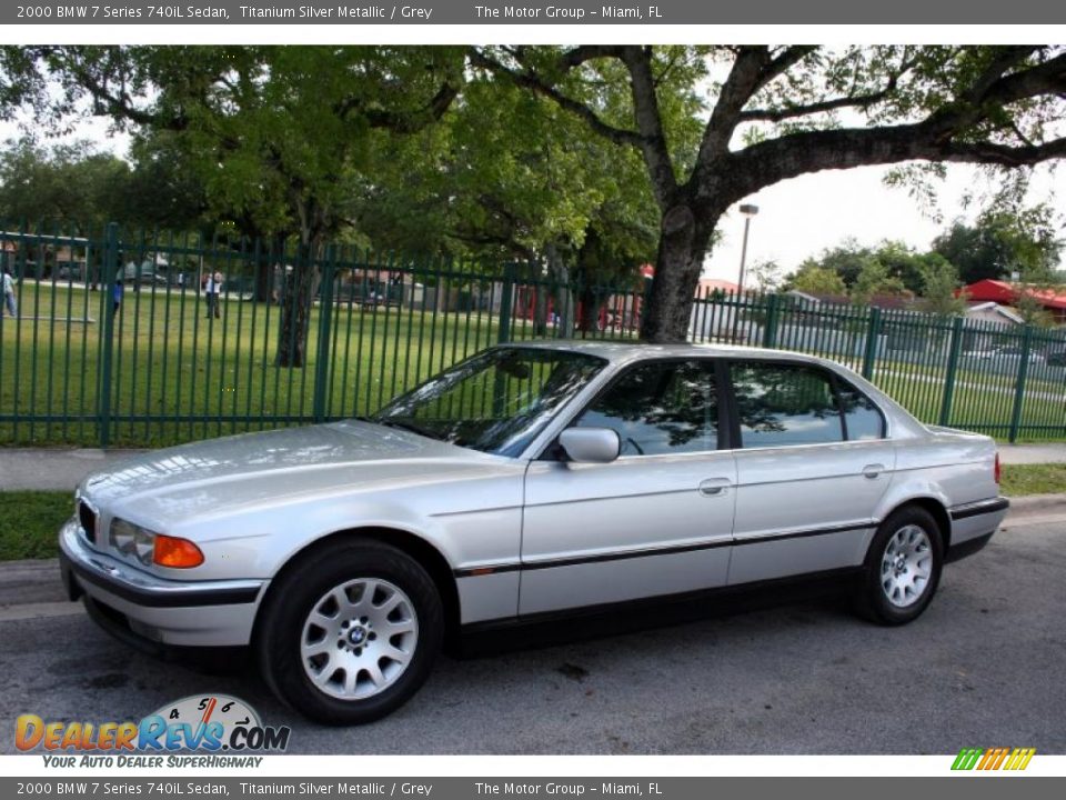 Titanium Silver Metallic 2000 BMW 7 Series 740iL Sedan Photo #2