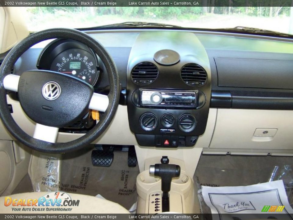 Dashboard of 2002 Volkswagen New Beetle GLS Coupe Photo #15