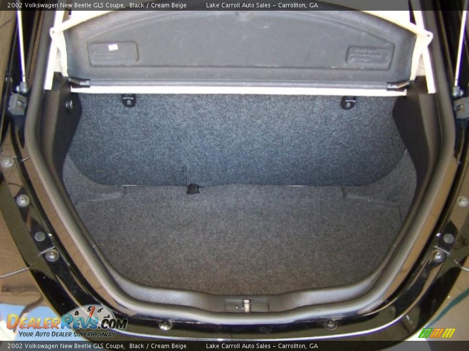 2002 Volkswagen New Beetle GLS Coupe Trunk Photo #28