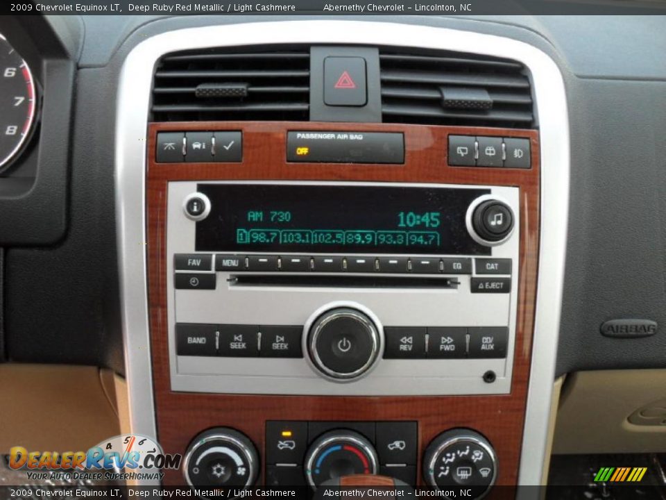 Controls of 2009 Chevrolet Equinox LT Photo #10