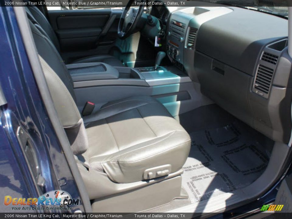 2006 Nissan Titan LE King Cab Majestic Blue / Graphite/Titanium Photo #16