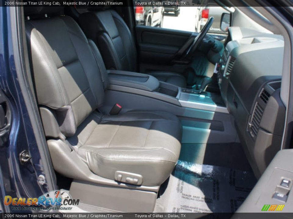 2006 Nissan Titan LE King Cab Majestic Blue / Graphite/Titanium Photo #17