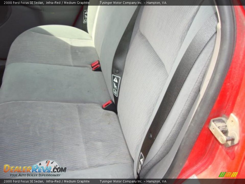 2000 Ford Focus SE Sedan Infra-Red / Medium Graphite Photo #10