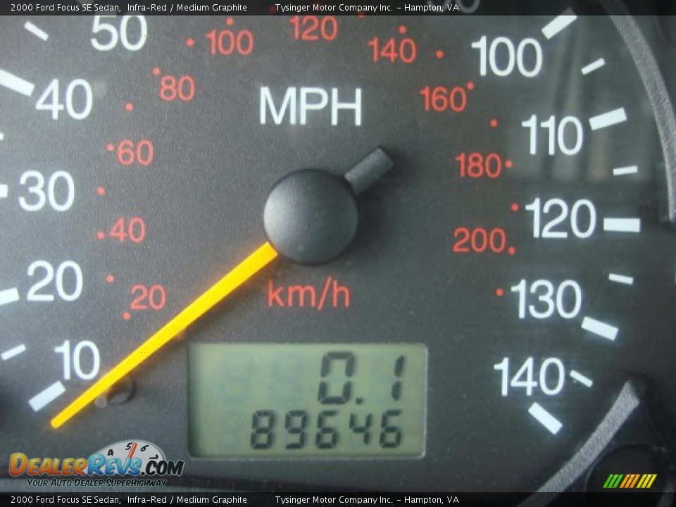 2000 Ford Focus SE Sedan Infra-Red / Medium Graphite Photo #12