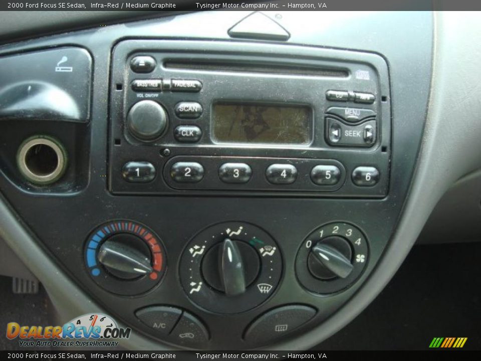 2000 Ford Focus SE Sedan Infra-Red / Medium Graphite Photo #13
