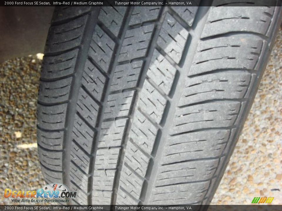 2000 Ford Focus SE Sedan Infra-Red / Medium Graphite Photo #14