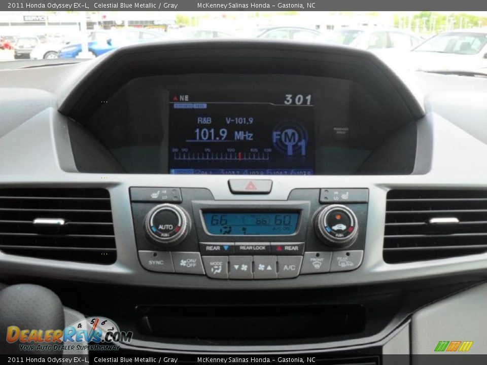 Controls of 2011 Honda Odyssey EX-L Photo #11