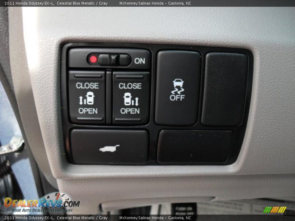 Controls of 2011 Honda Odyssey EX-L Photo #31