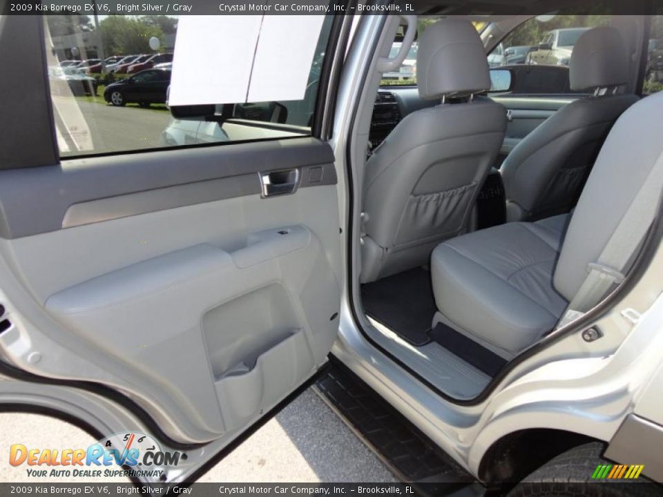2009 Kia Borrego EX V6 Bright Silver / Gray Photo #7