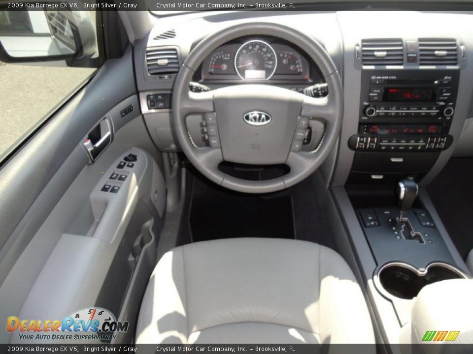 Dashboard of 2009 Kia Borrego EX V6 Photo #9