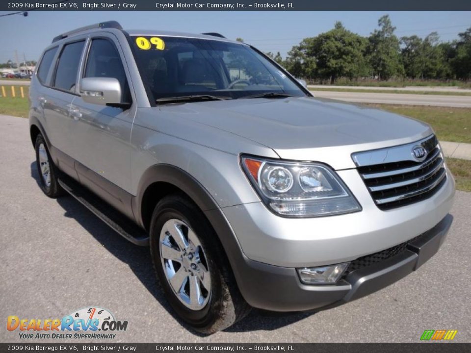 Front 3/4 View of 2009 Kia Borrego EX V6 Photo #14