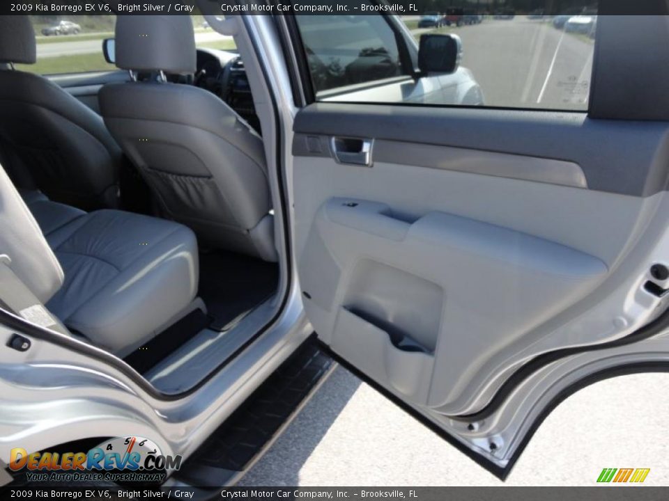 2009 Kia Borrego EX V6 Bright Silver / Gray Photo #15