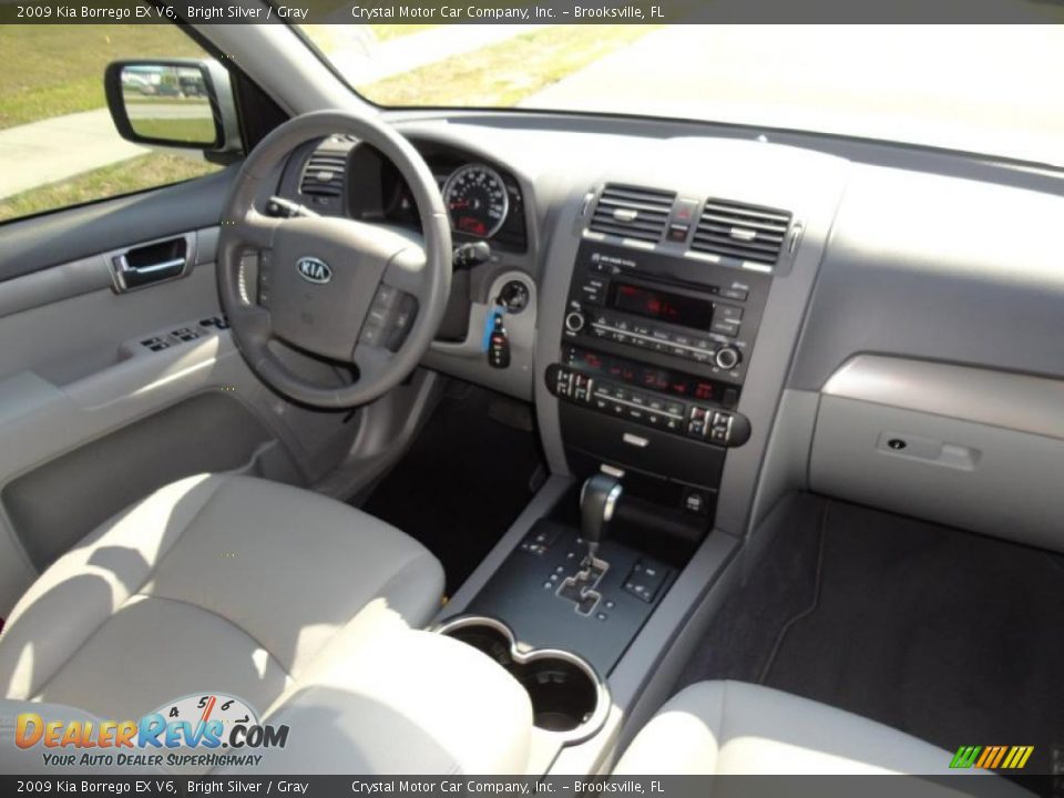Dashboard of 2009 Kia Borrego EX V6 Photo #18