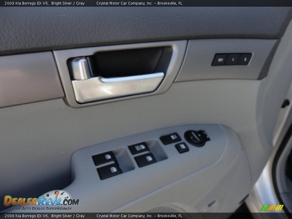 2009 Kia Borrego EX V6 Bright Silver / Gray Photo #29