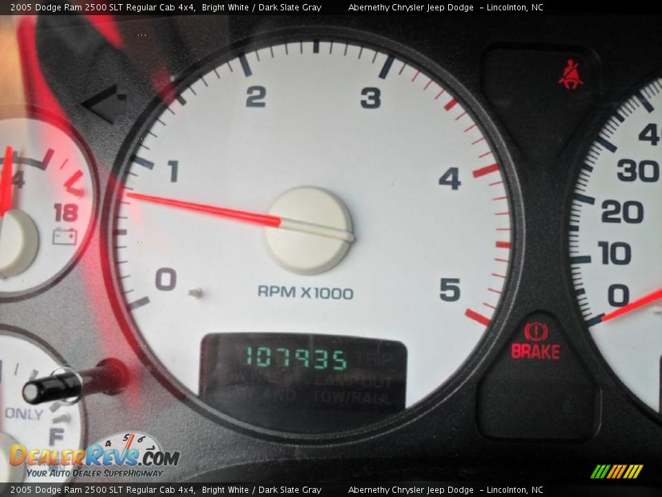 2005 Dodge Ram 2500 SLT Regular Cab 4x4 Bright White / Dark Slate Gray Photo #16