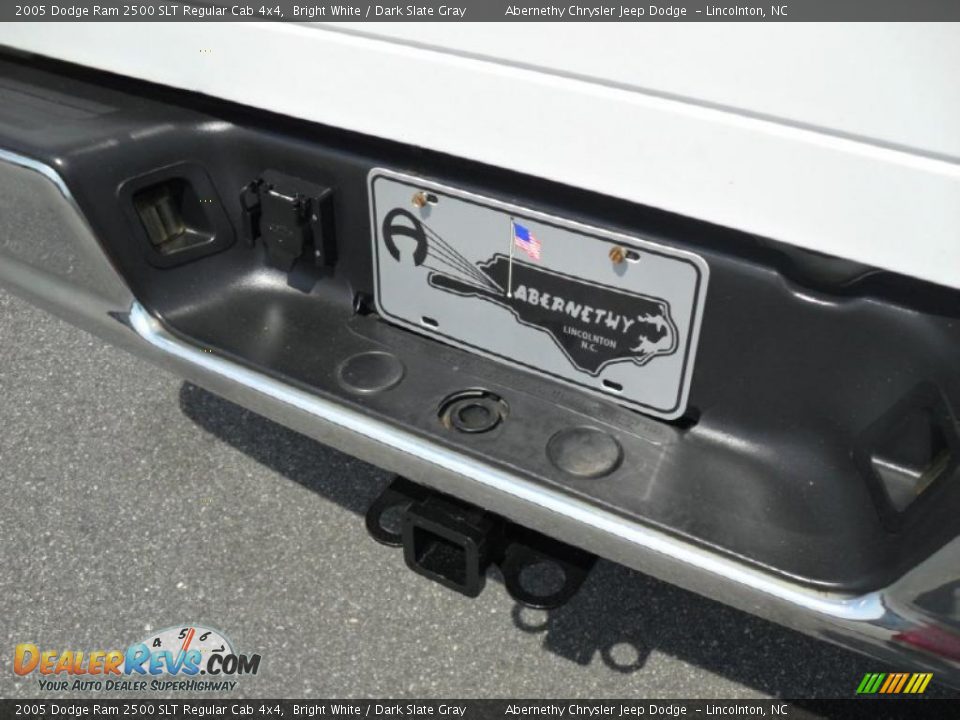 2005 Dodge Ram 2500 SLT Regular Cab 4x4 Bright White / Dark Slate Gray Photo #17