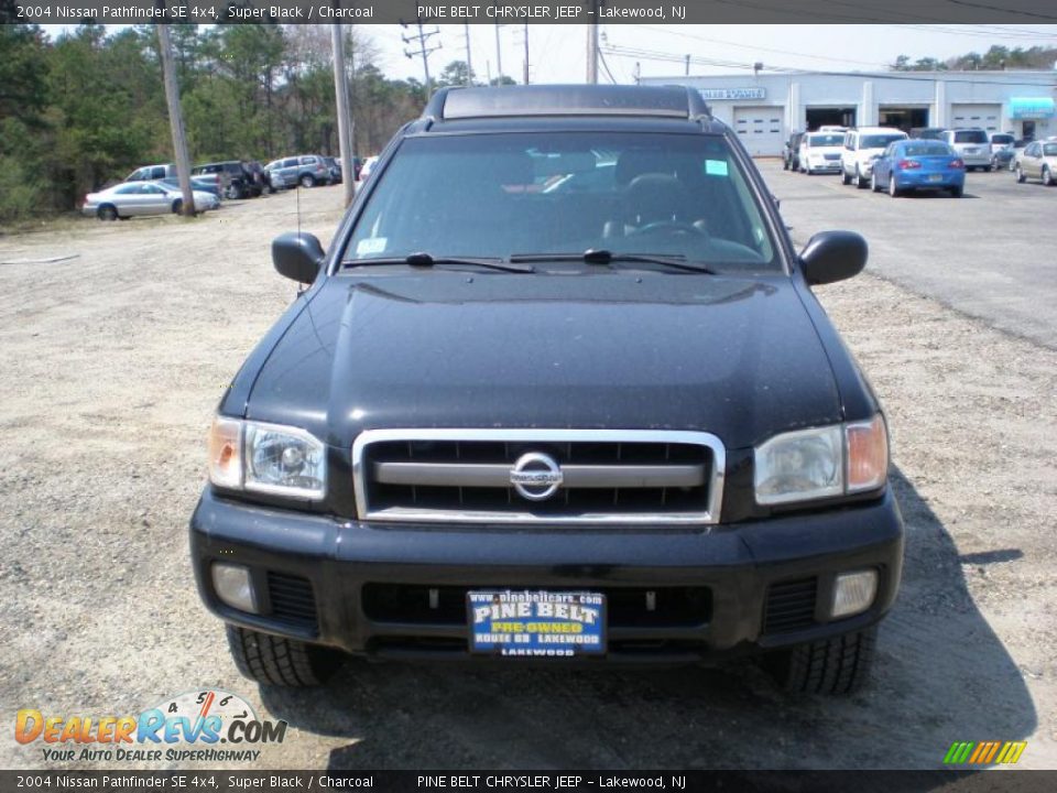 2004 Nissan Pathfinder SE 4x4 Super Black / Charcoal Photo #2