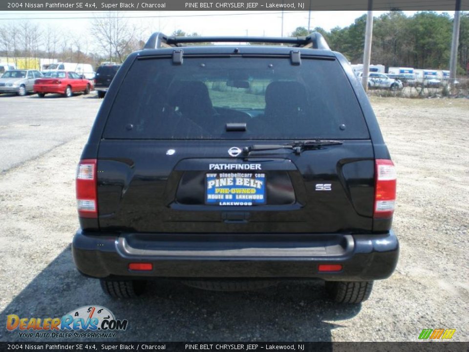 2004 Nissan Pathfinder SE 4x4 Super Black / Charcoal Photo #6