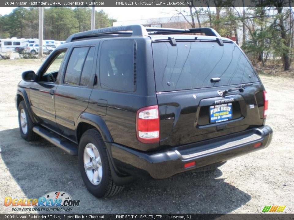 2004 Nissan Pathfinder SE 4x4 Super Black / Charcoal Photo #7