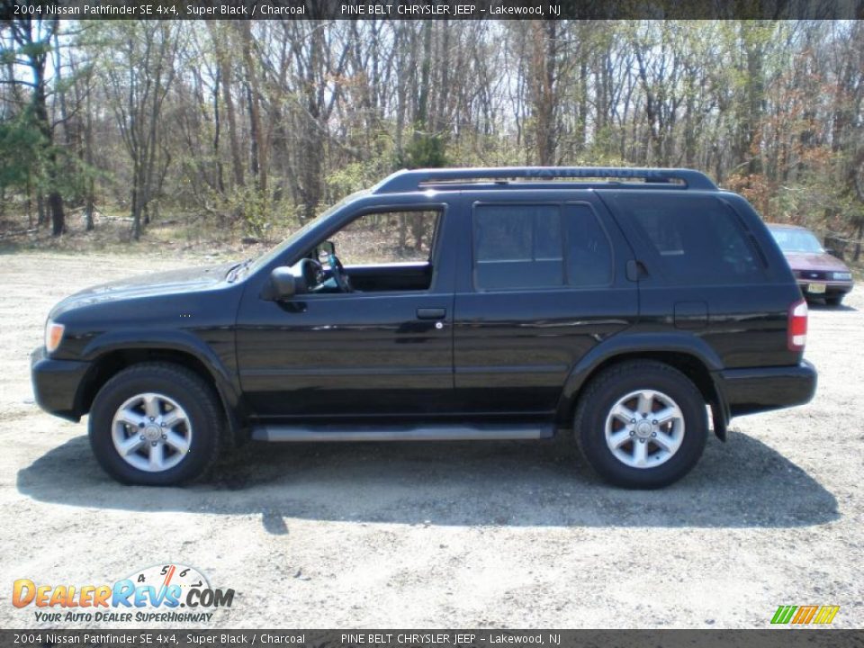 2004 Nissan Pathfinder SE 4x4 Super Black / Charcoal Photo #8