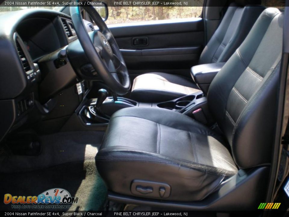 2004 Nissan Pathfinder SE 4x4 Super Black / Charcoal Photo #13