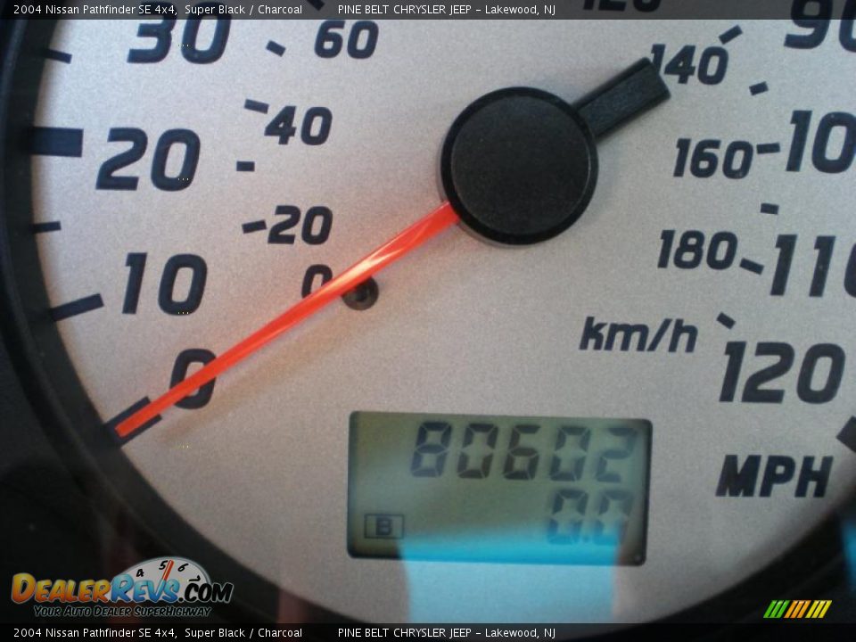 2004 Nissan Pathfinder SE 4x4 Super Black / Charcoal Photo #15