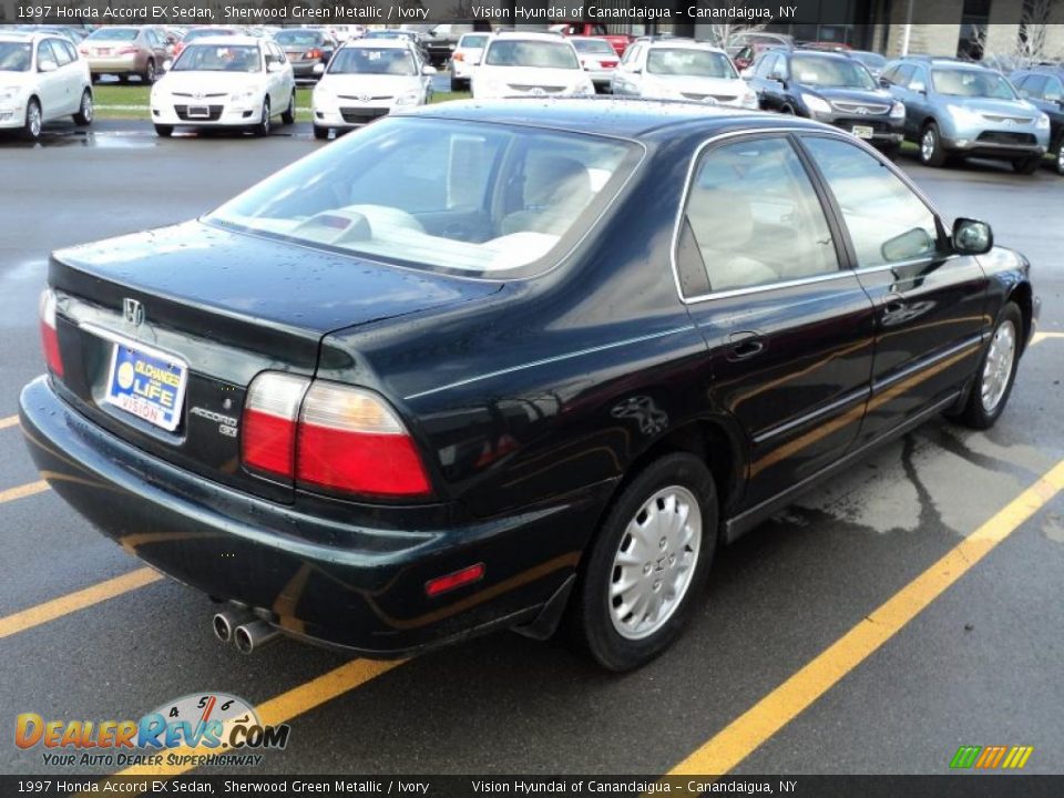 1997 Honda Accord EX Sedan Sherwood Green Metallic / Ivory Photo #2